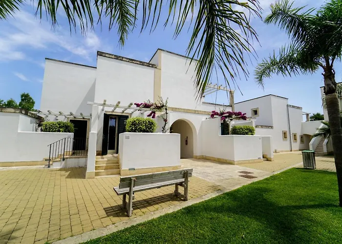 Fruit Village La Brunese فندق